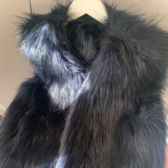 NWOT Faux Fur Vest - Picture 3 of 4